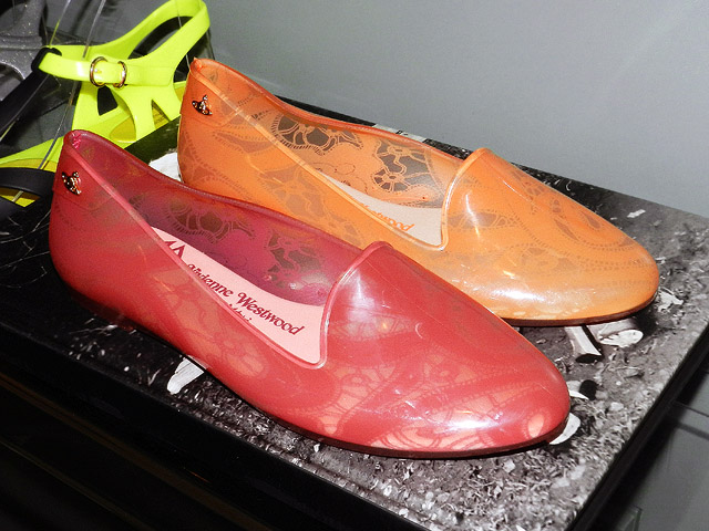 gostei-e-agora-melissa-we-are-flowers-verao-2014-virtue-vivienne-westwood