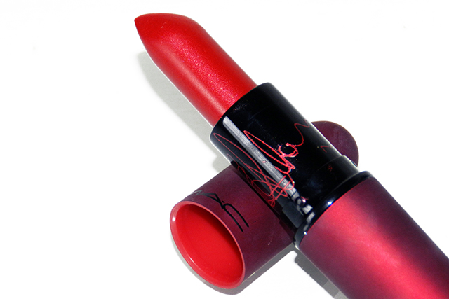 mac-viva-glam-rihanna-swatch-02