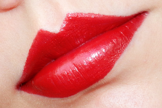mac-viva-glam-rihanna-swatch-03