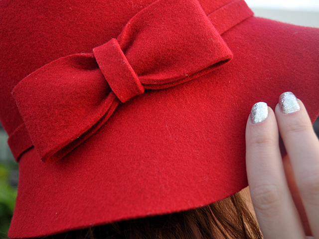 gostei-e-agora-look-vestido-corações-chapeu-cloche-vermelho-09