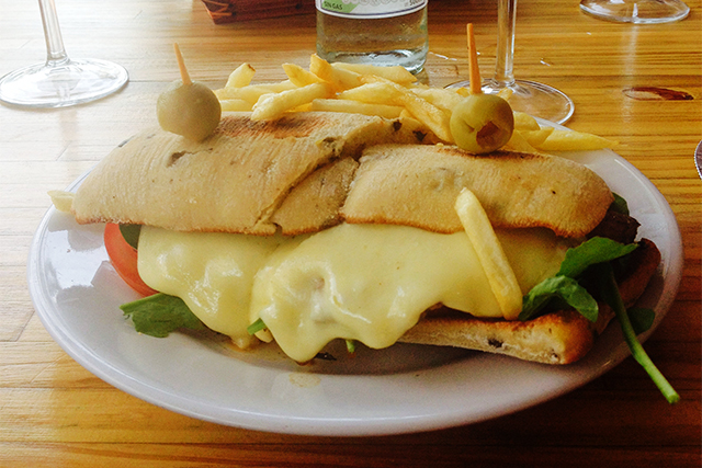 gostei-e-agora-o-que-fazer-em-punta-del-este-chivito-la-pasiva