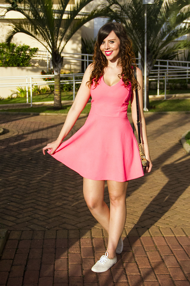 gostei-e-agora-look-pink-vestido-bolsa-maquina-fotografica-keds-06