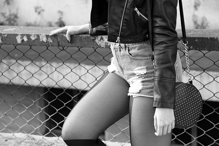 gostei-e-agora-look-rocker-hot-pants-top-cropped-jaqueta-de-couro-001