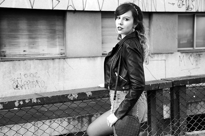 gostei-e-agora-look-rocker-hot-pants-top-cropped-jaqueta-de-couro-005