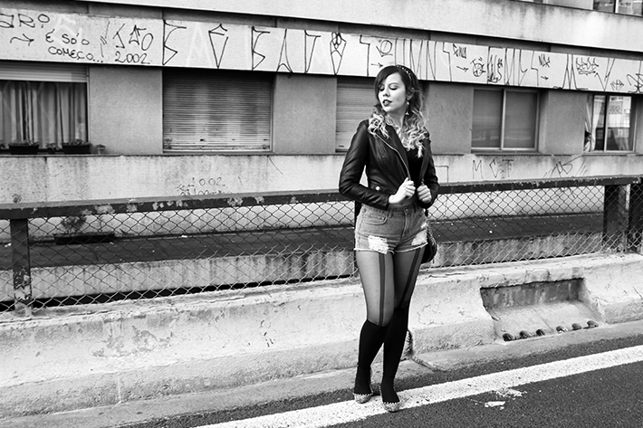gostei-e-agora-look-rocker-hot-pants-top-cropped-jaqueta-de-couro-006