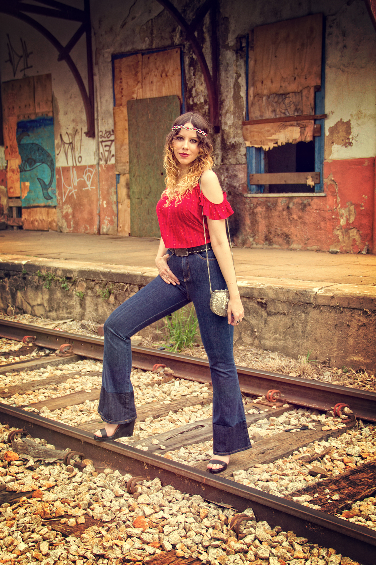 gostei-e-agora-look-gypsy-bata-ciganinha-calca-flare-bolsa-de-metal-pedraria-headband-02