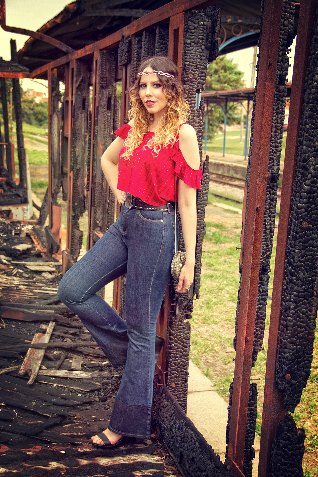gostei-e-agora-look-gypsy-bata-ciganinha-calca-flare-bolsa-de-metal-pedraria-headband-05