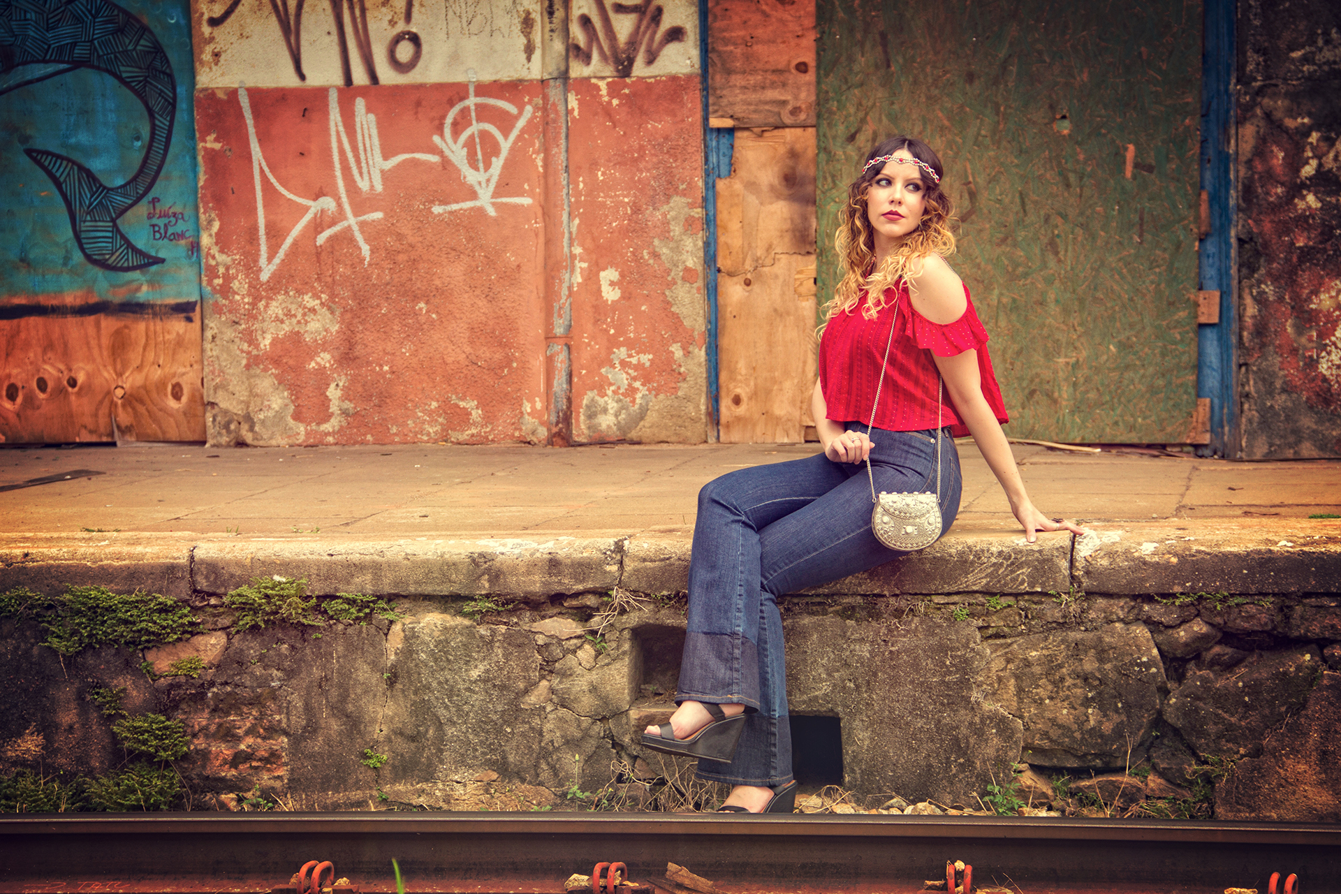 gostei-e-agora-look-gypsy-bata-ciganinha-calca-flare-bolsa-de-metal-pedraria-headband-07