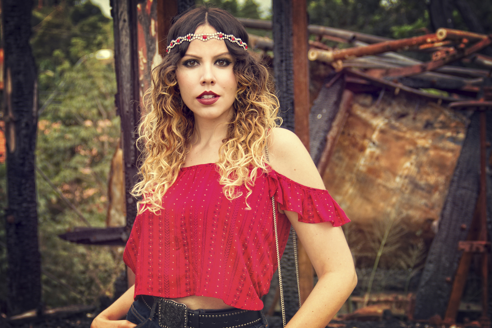gostei-e-agora-look-gypsy-bata-ciganinha-calca-flare-bolsa-de-metal-pedraria-headband-joyce-nunes-04