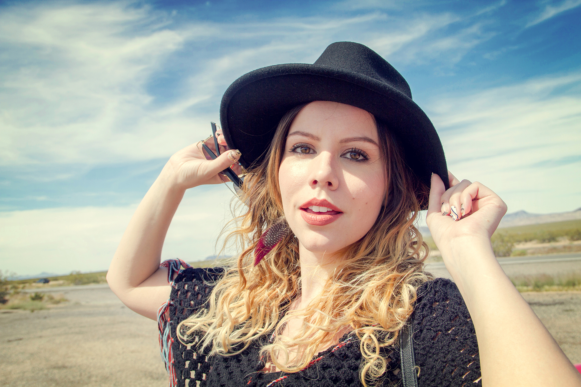 gostei-e-agora-look-poncho-quadrado-de-croche-chapeu-fedora-folk-joyce-nunes-09