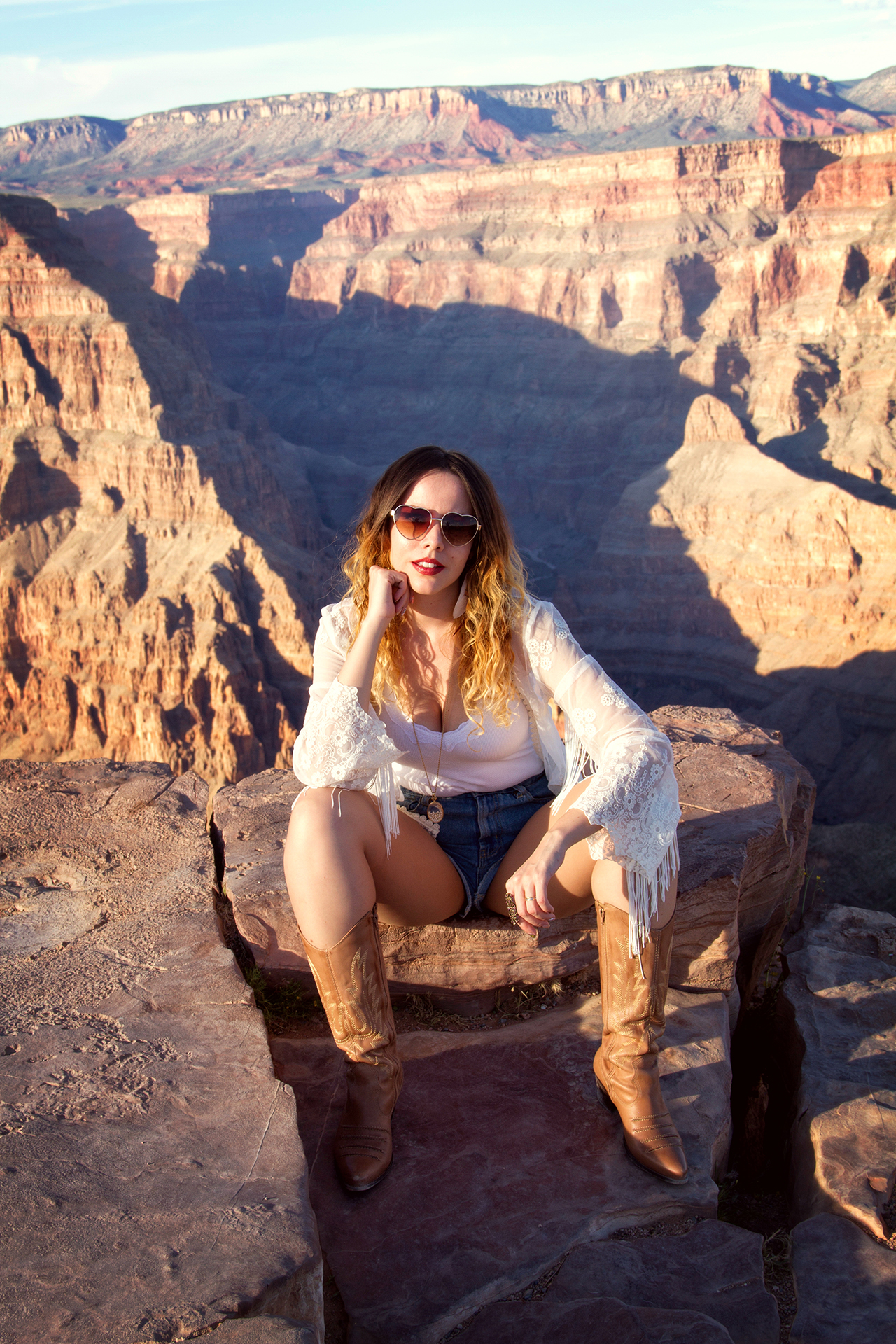 gostei-e-agora-look-kimono-de-renda-bota-western-oculos-de-coracao-grand-canyon-006