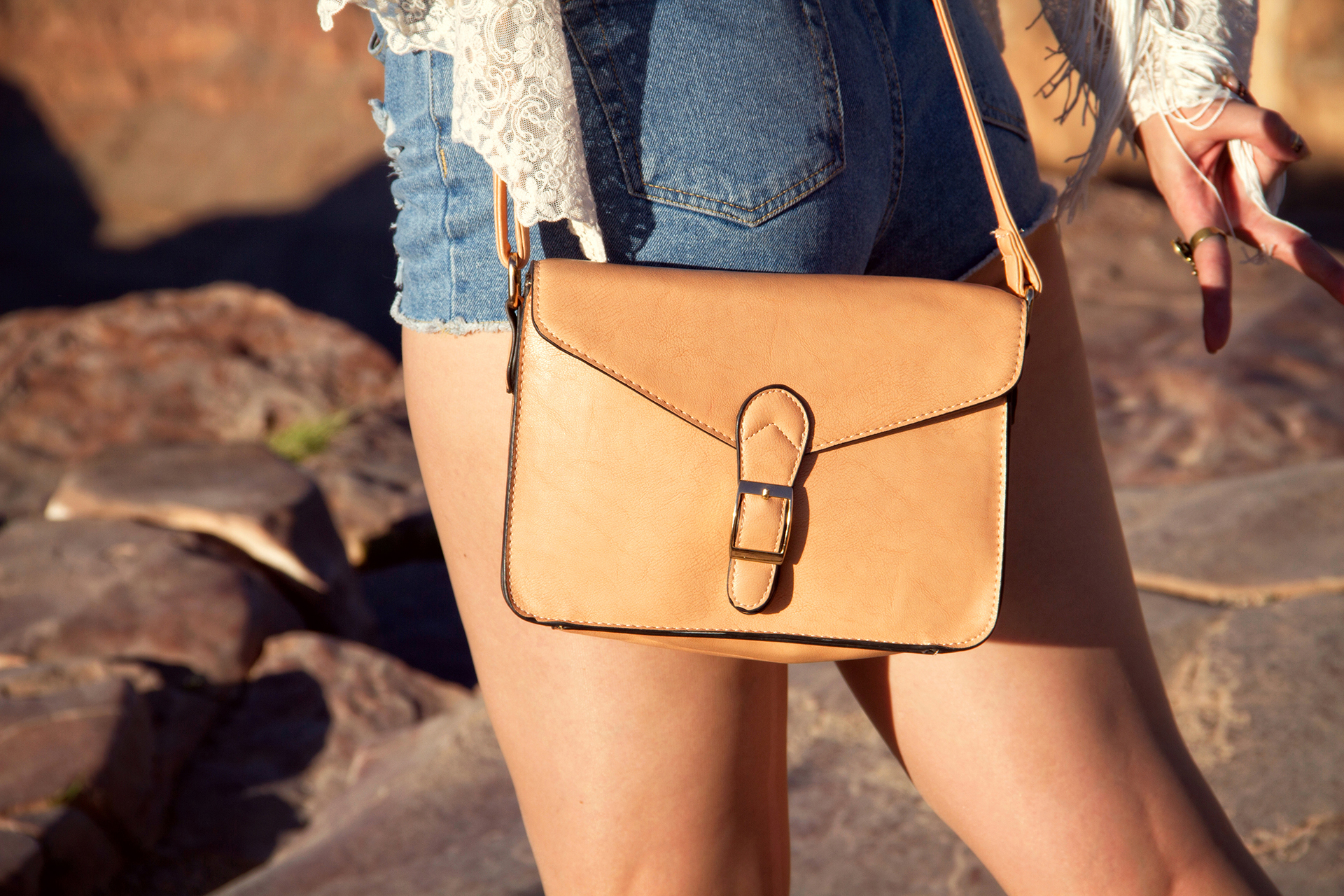 gostei-e-agora-look-kimono-de-renda-bota-western-oculos-de-coracao-grand-canyon-009