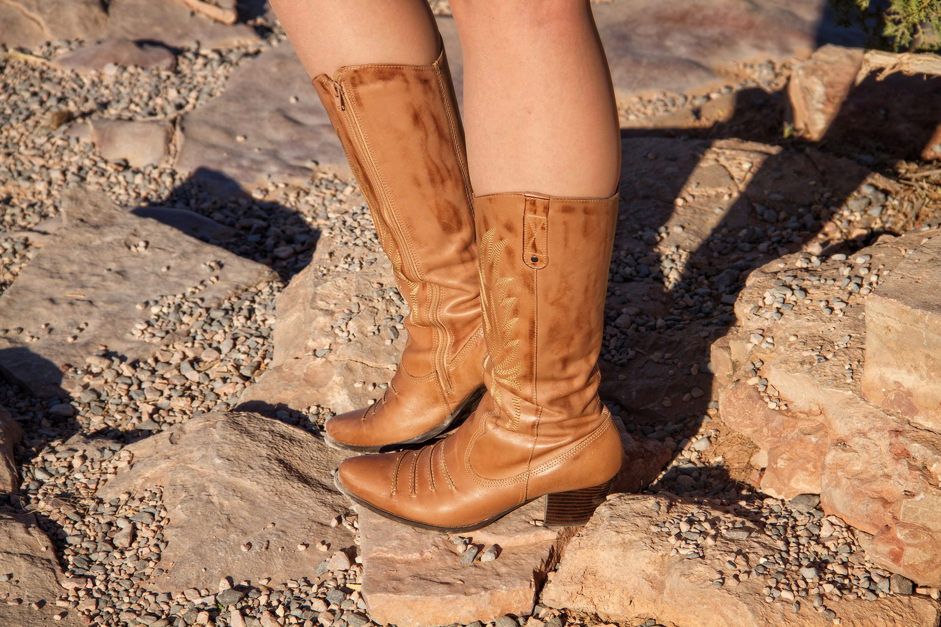 gostei-e-agora-look-kimono-de-renda-bota-western-oculos-de-coracao-grand-canyon-07