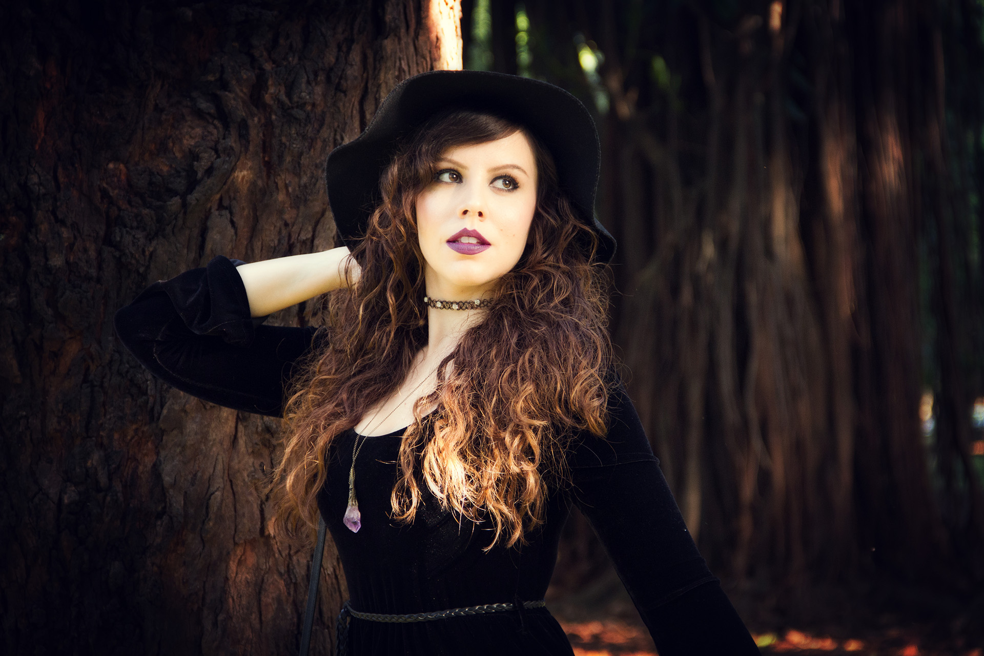 gostei-e-agora-look-boho-witch-vestido-de-veludo-colar-ametista-miniminou-joyce-nunes-06