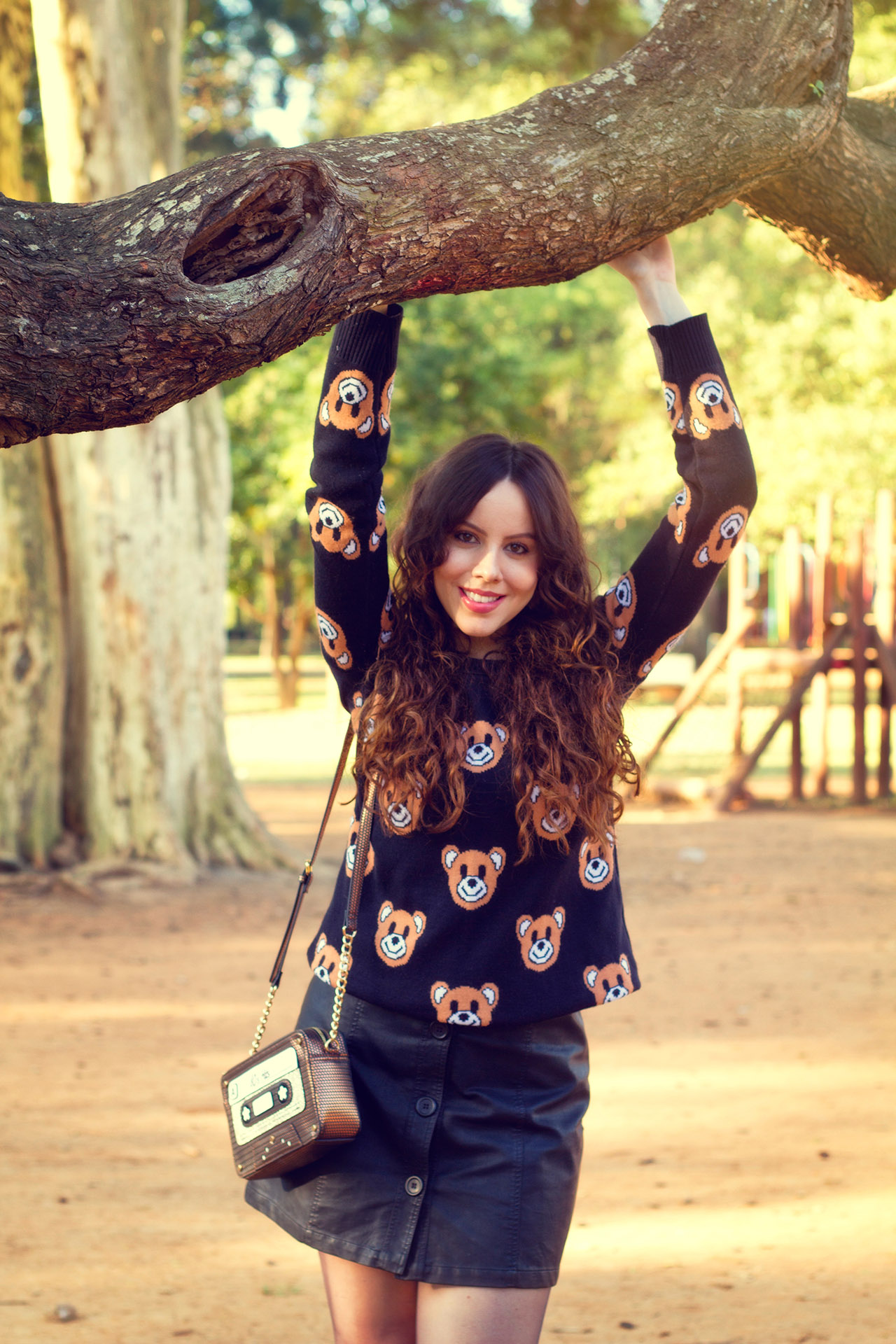 gostei-e-agora-sweater-de-ursinho-saia-botoes-na-frente-couro-08