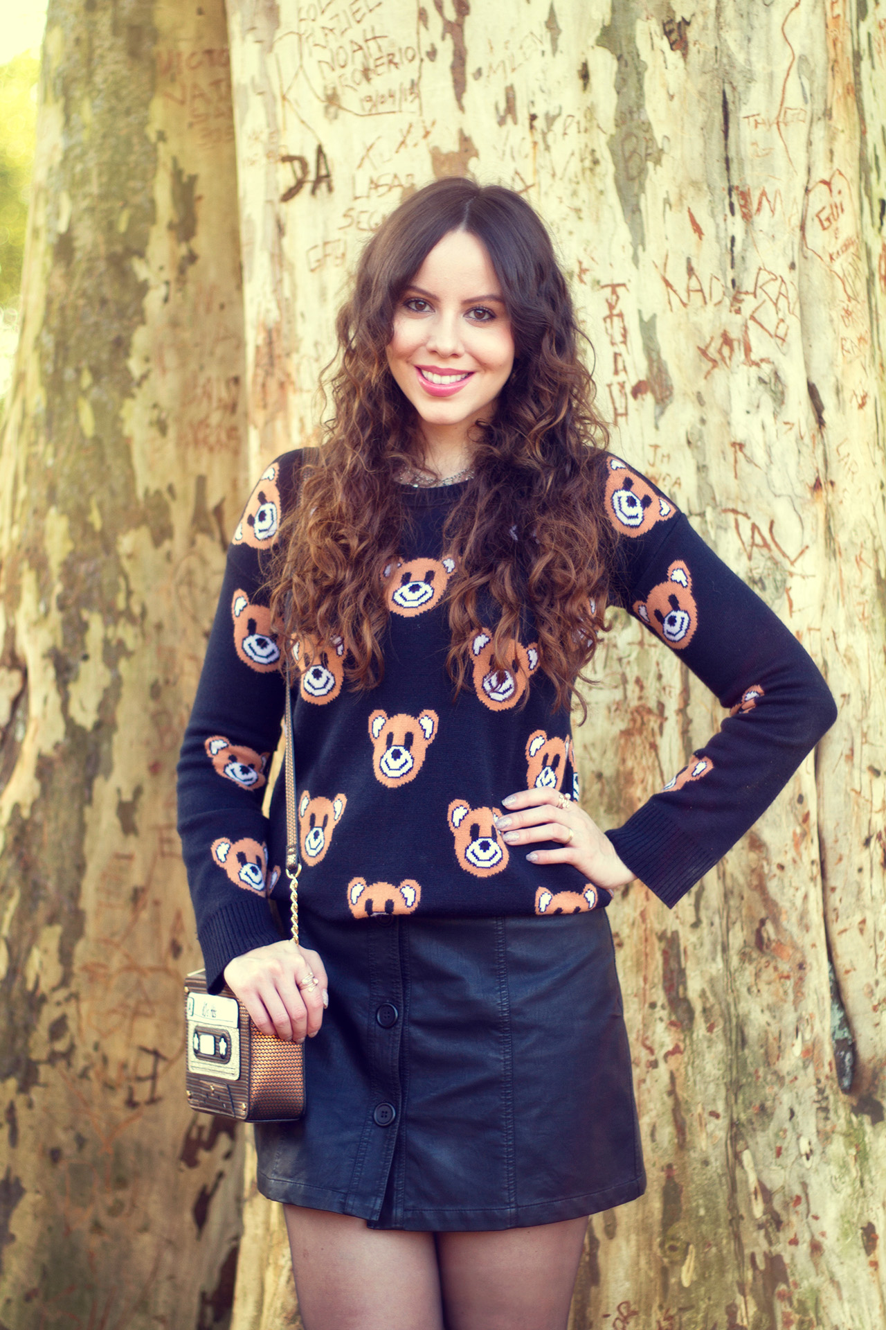 gostei-e-agora-sweater-de-ursinho-saia-botoes-na-frente-couro-15