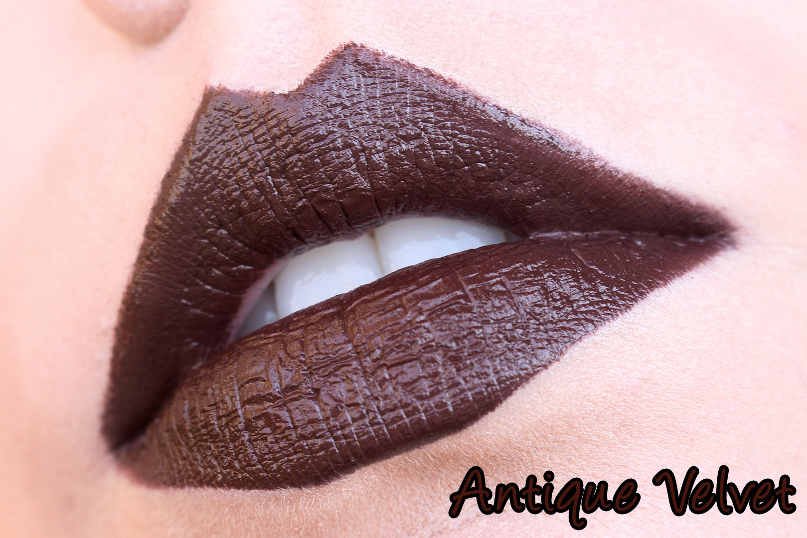 gostei-e-agora-mac-retro-matte-antique-velvet-swatches-the-matte-lip-resenha-02