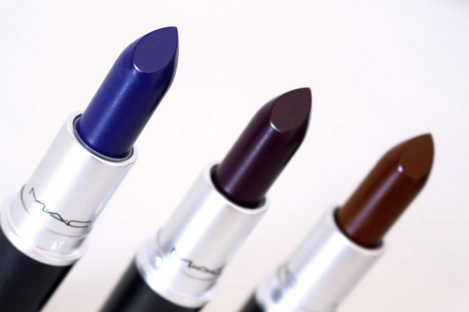 gostei-e-agora-mac-retro-matte-matte-royal-instigator-antique-velvet-swatches-the-matte-lip-resenha-01