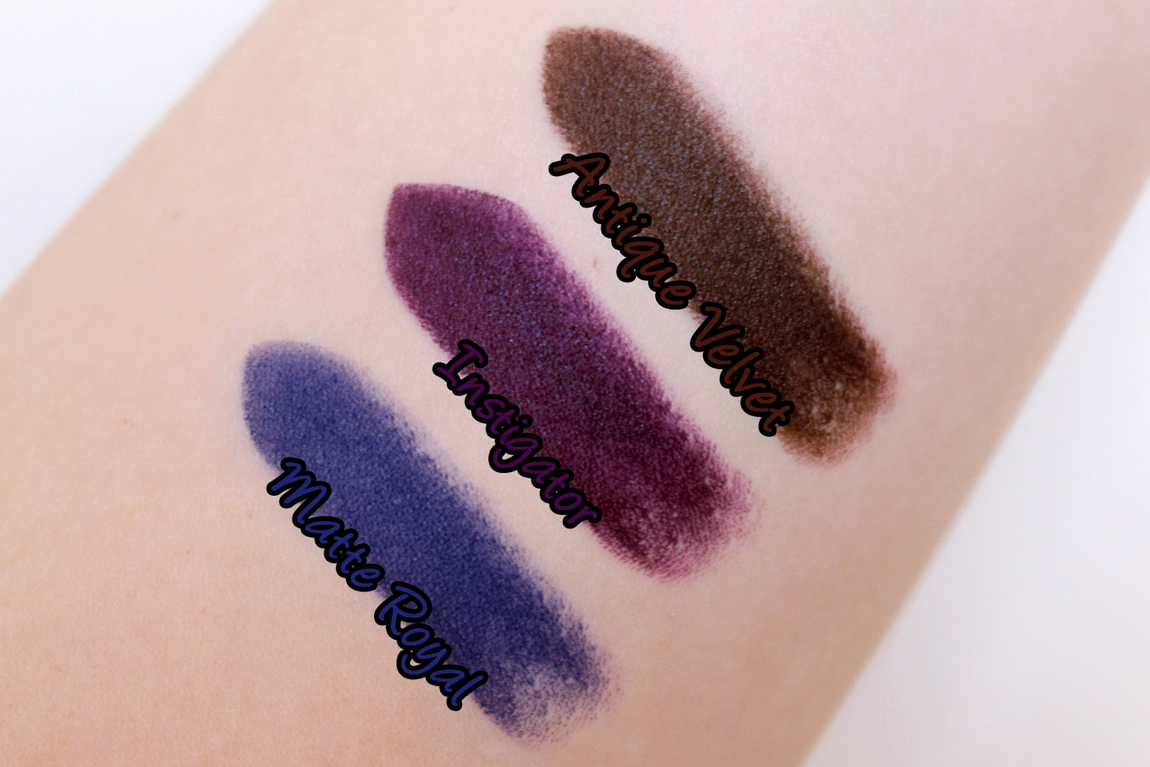 gostei-e-agora-mac-retro-matte-matte-royal-instigator-antique-velvet-swatches-the-matte-lip-resenha-03