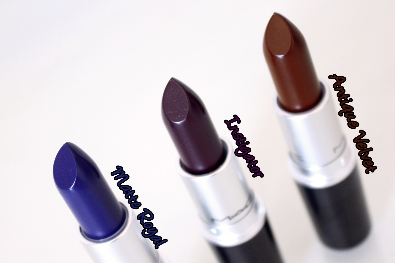 gostei-e-agora-mac-retro-matte-matte-royal-instigator-antique-velvet-swatches-the-matte-lip-resenha-04