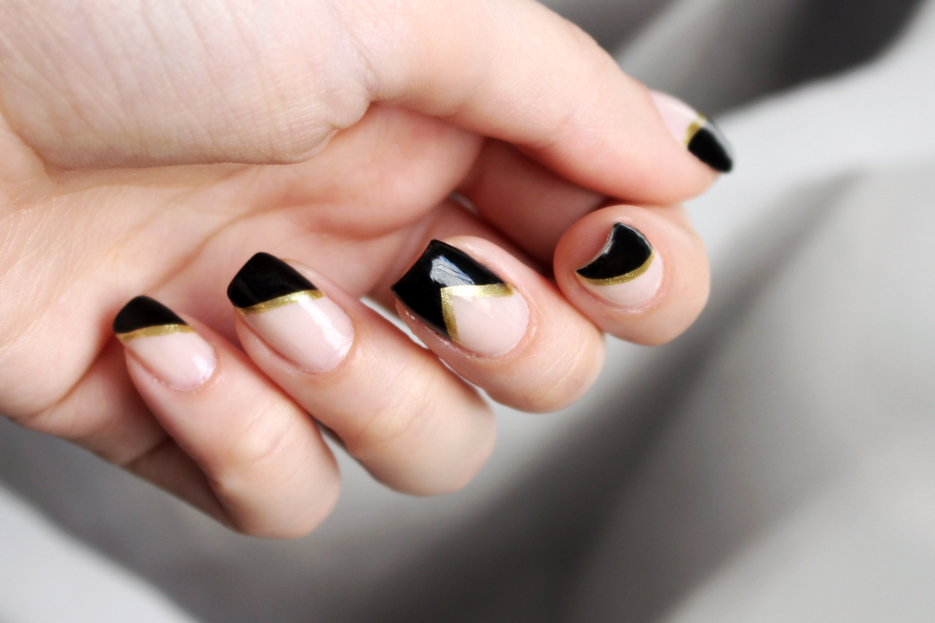 gostei-e-agora-unhas-da-atena-geometricas-preto-dourado-nude-01