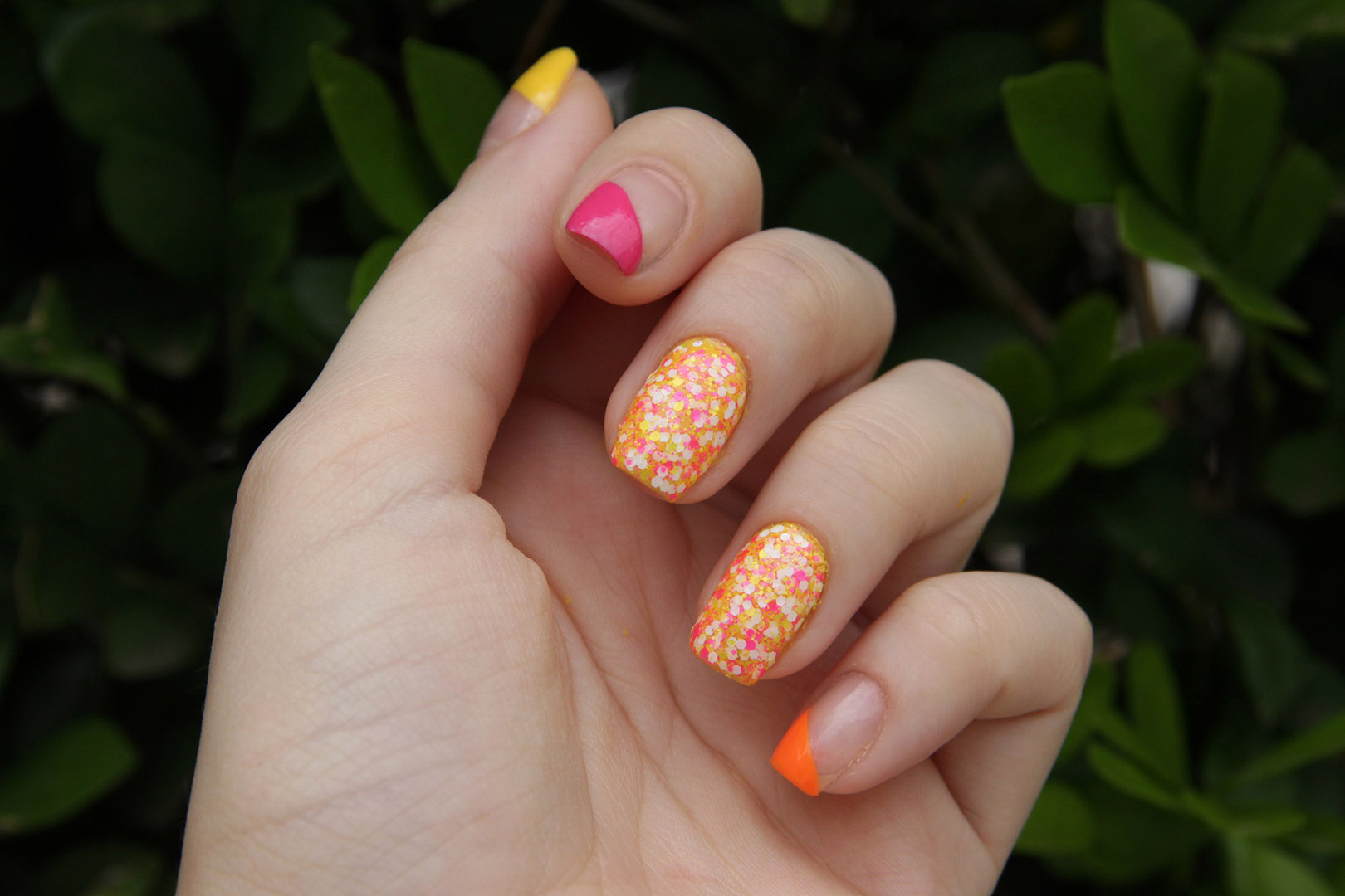 gostei-e-agora-do-the-twist-color-club-negative-space-nails-03