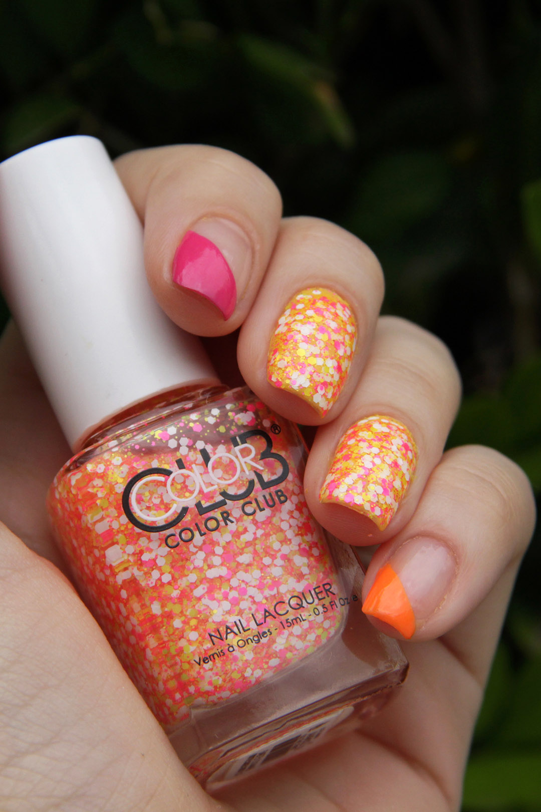 gostei-e-agora-do-the-twist-color-club-negative-space-nails-04