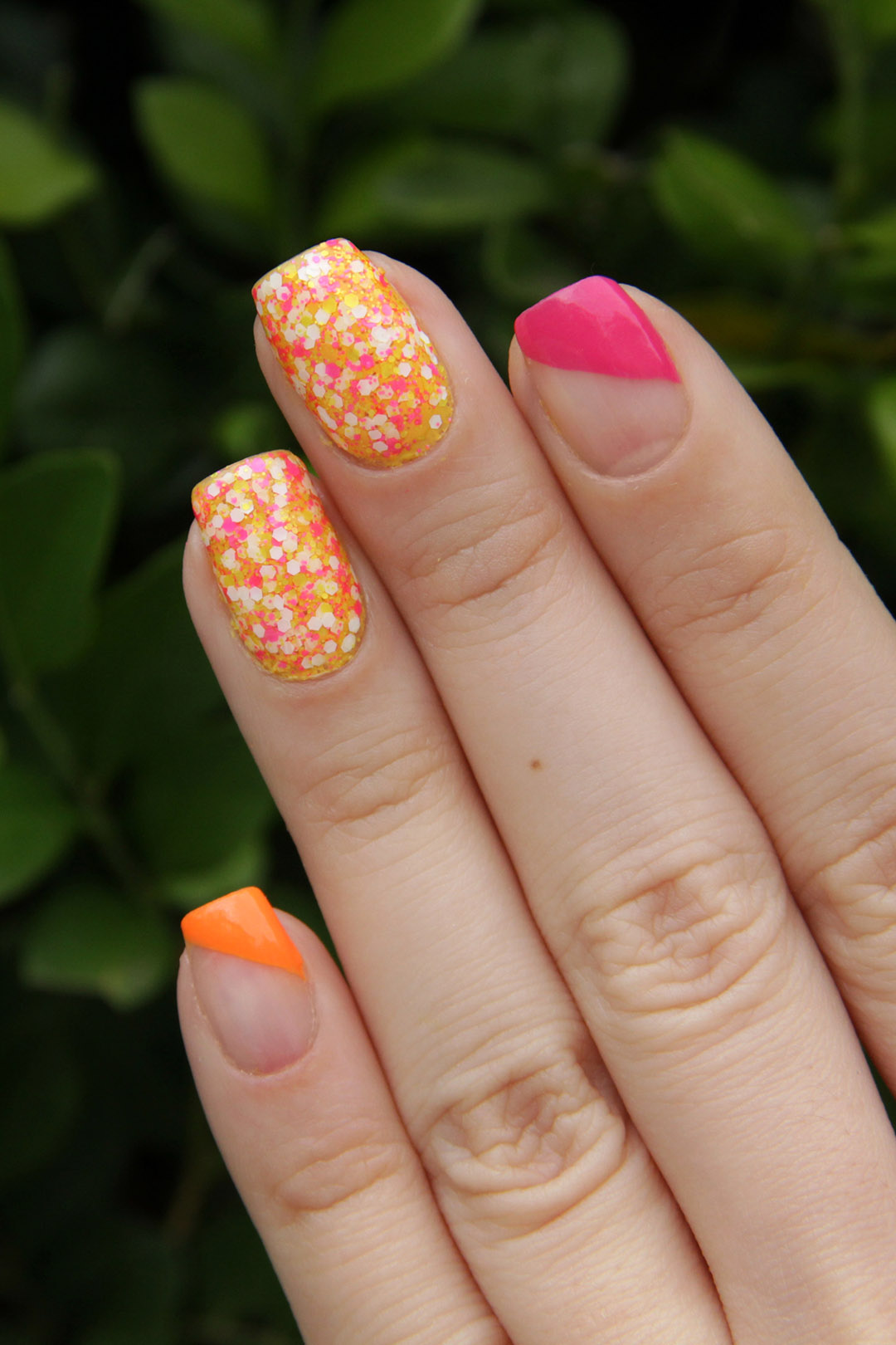 gostei-e-agora-do-the-twist-color-club-negative-space-nails-05