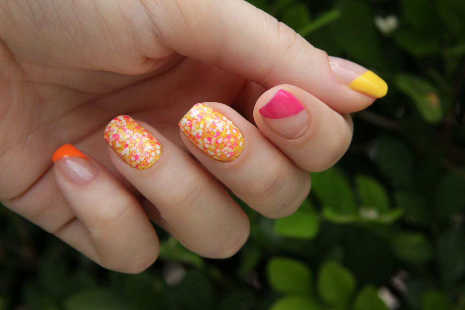 gostei-e-agora-do-the-twist-color-club-negative-space-nails-06