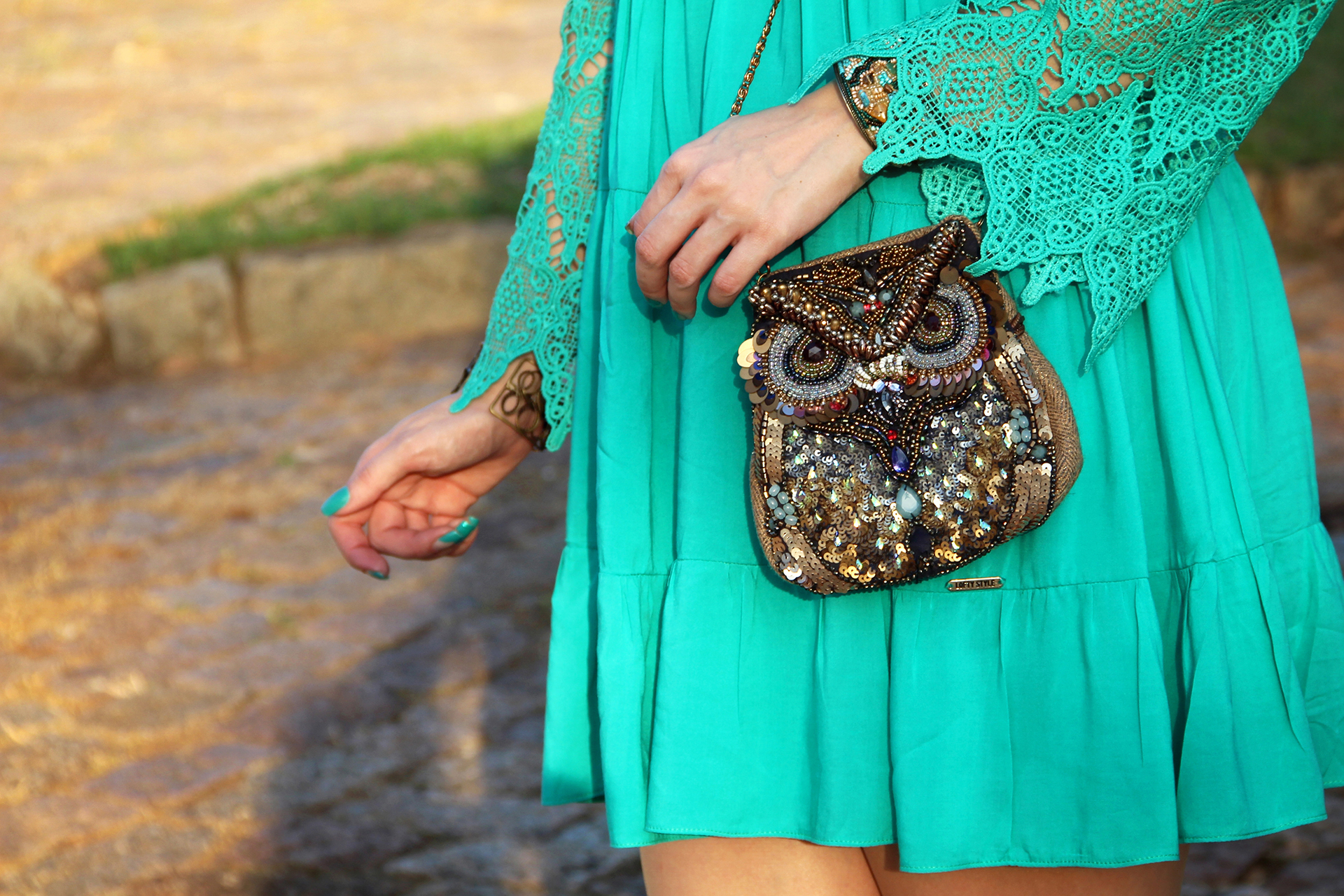 gostei-e-agora-vestido-ciganinha-verde-guipir-sandalia-gladiadora-bolsa-coruja