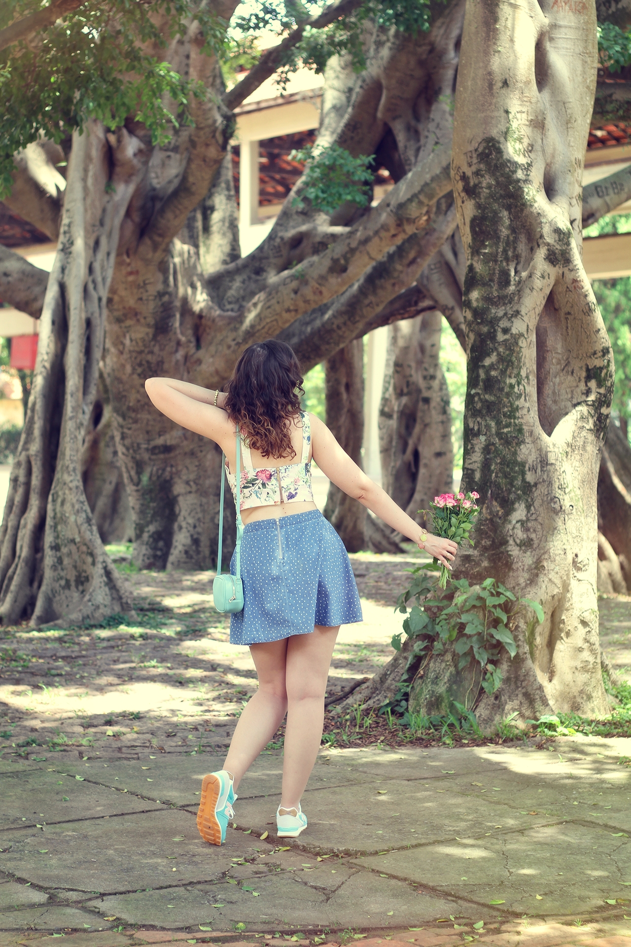 gostei-e-agora-top-cropped-floral-saia-jeans-poas-new-balance-04-joyce-nunes
