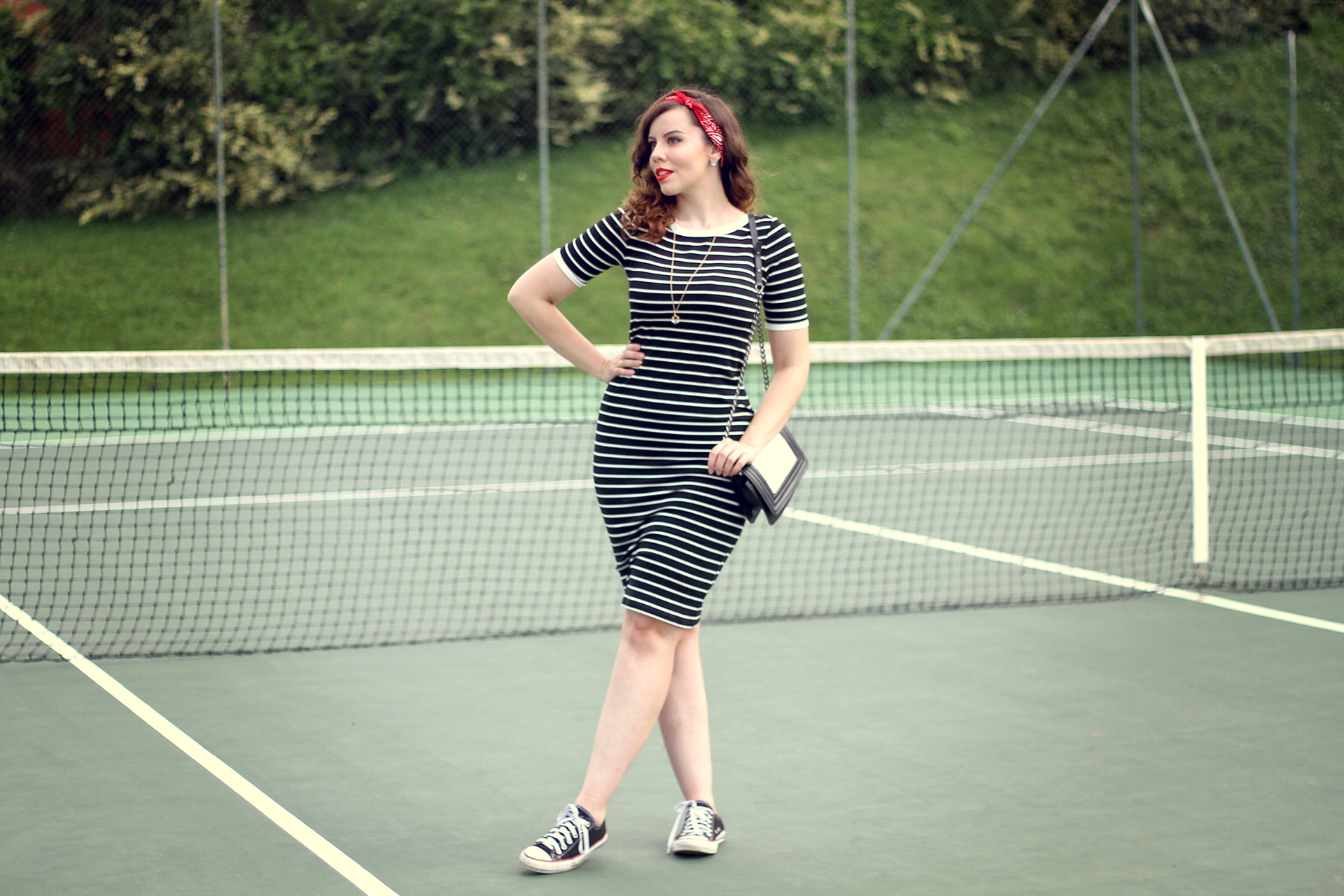 gostei-e-agora-t-shirt-dress-listrado-bandana-tenis-converse-01