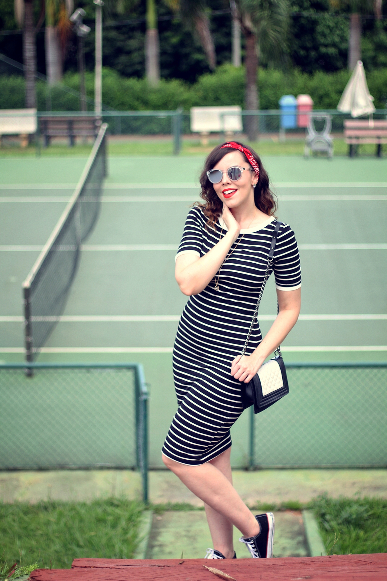 gostei-e-agora-t-shirt-dress-listrado-bandana-tenis-converse-11