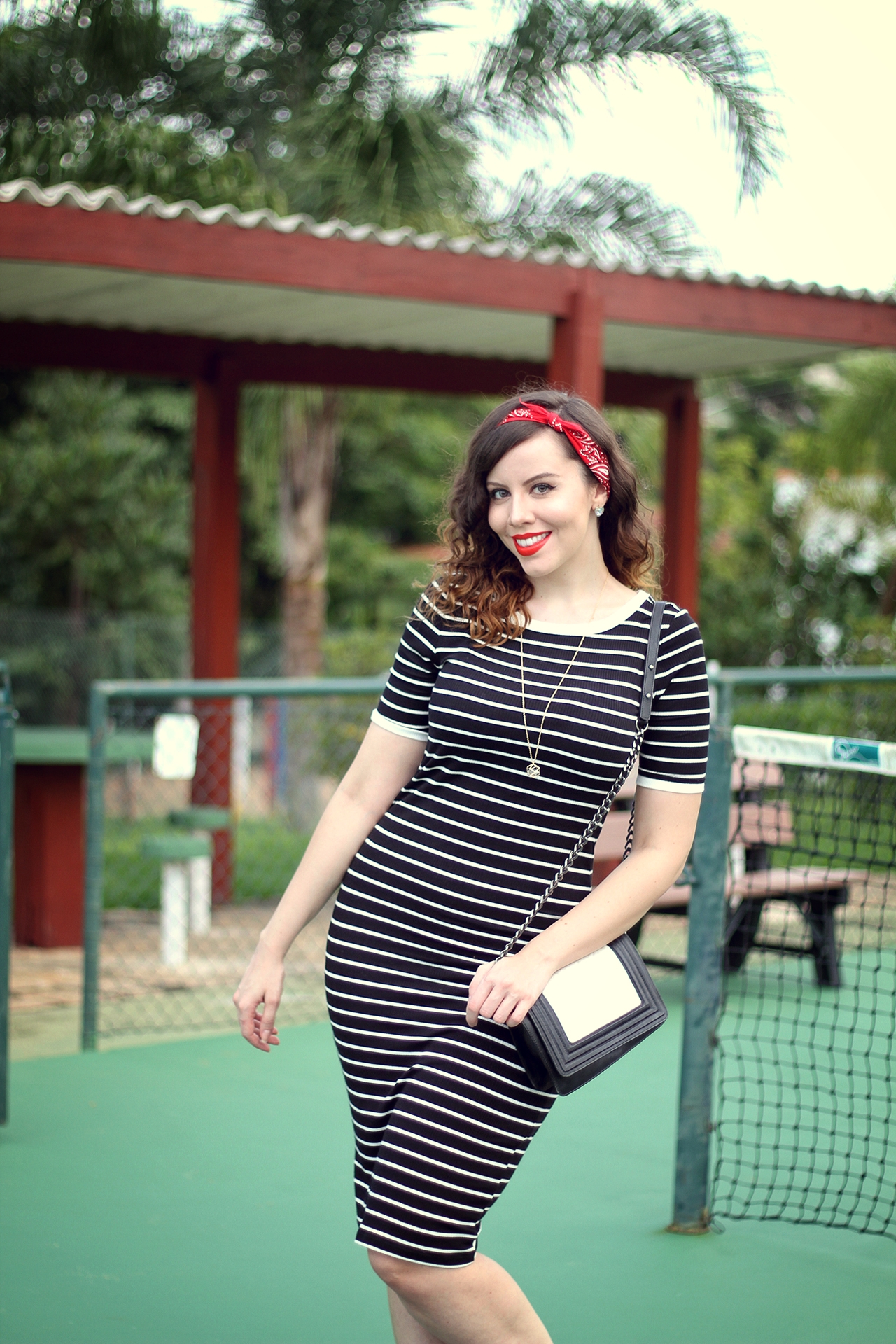 gostei-e-agora-t-shirt-dress-listrado-bandana-tenis-converse-13