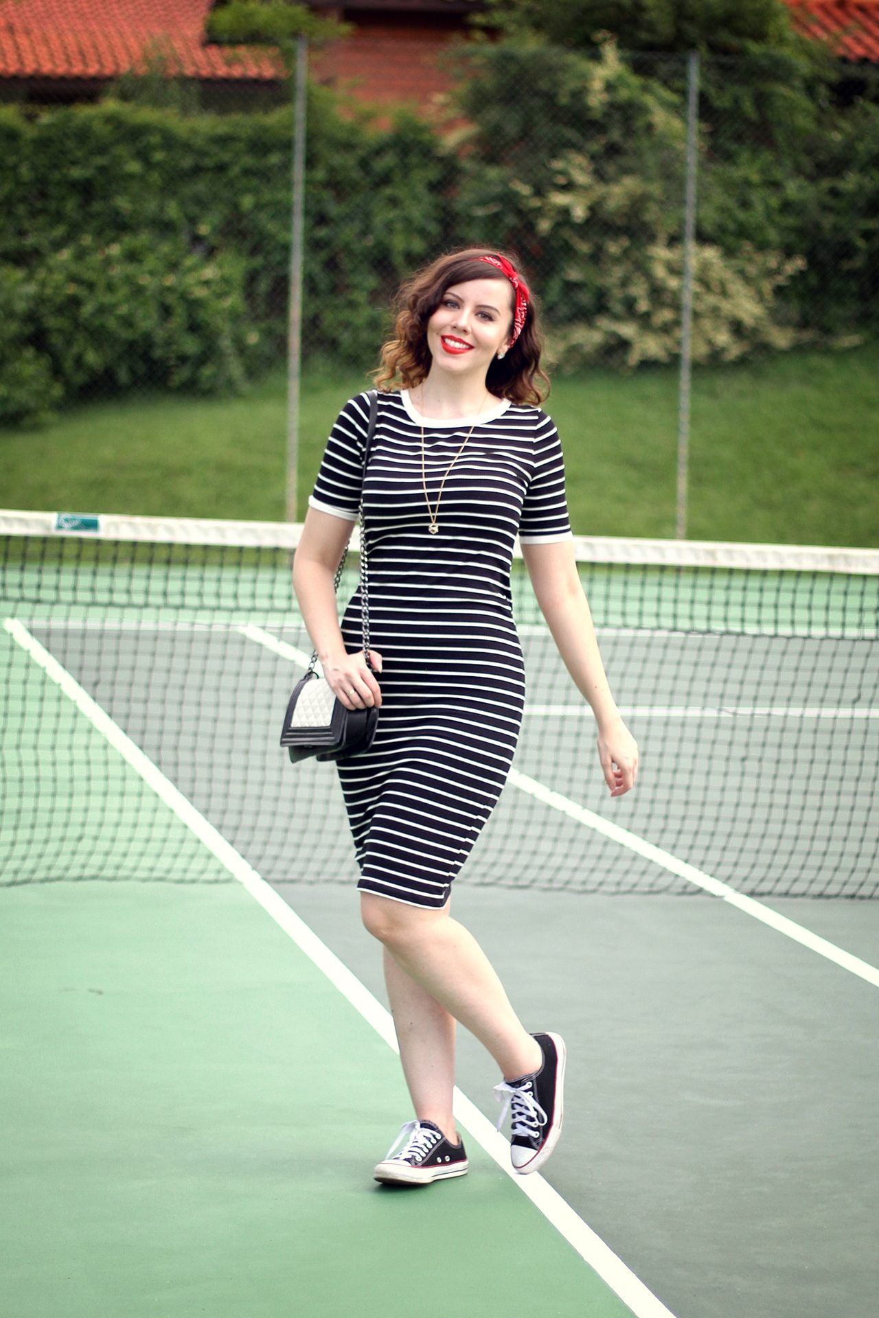 gostei-e-agora-t-shirt-dress-listrado-bandana-tenis-converse-17