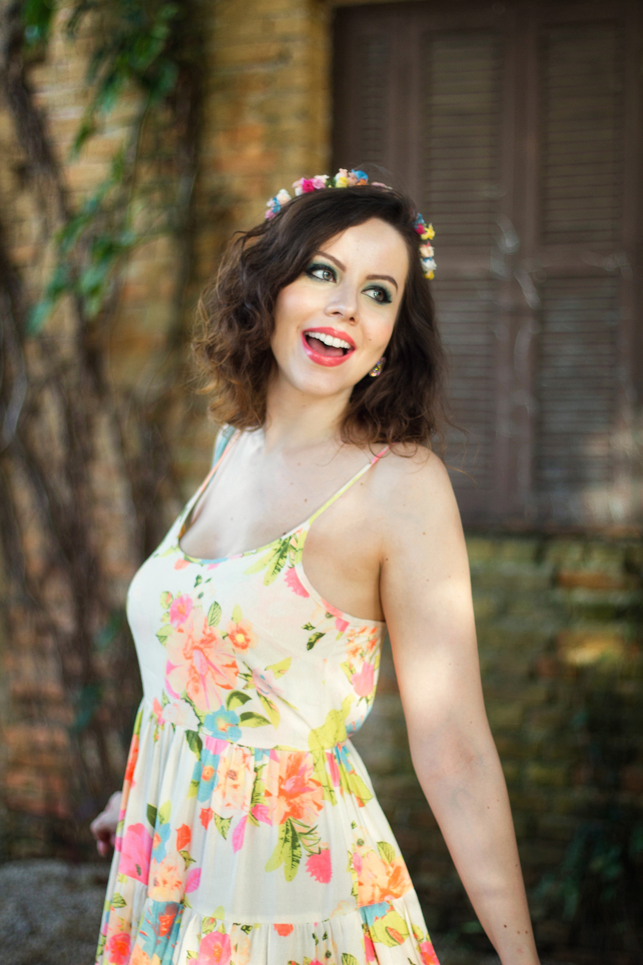 gostei-e-agora-look-carnavalesco-verao-vestido-floral-fluor-farm-coroa-de-flores-01-joyce-nunes