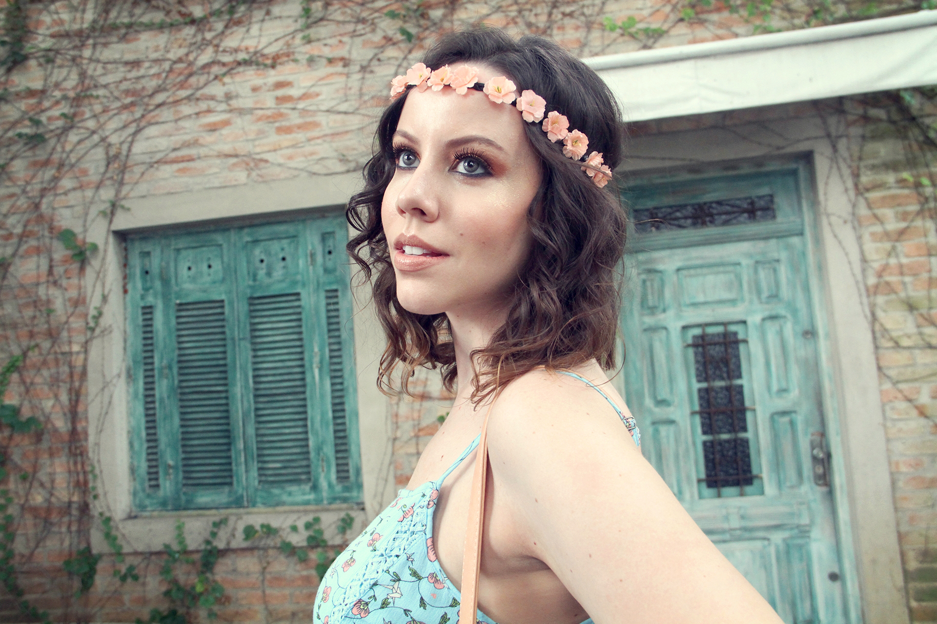 gostei-e-agora-look-macaquinho-azul-claro-floral-headband-de-flor-01