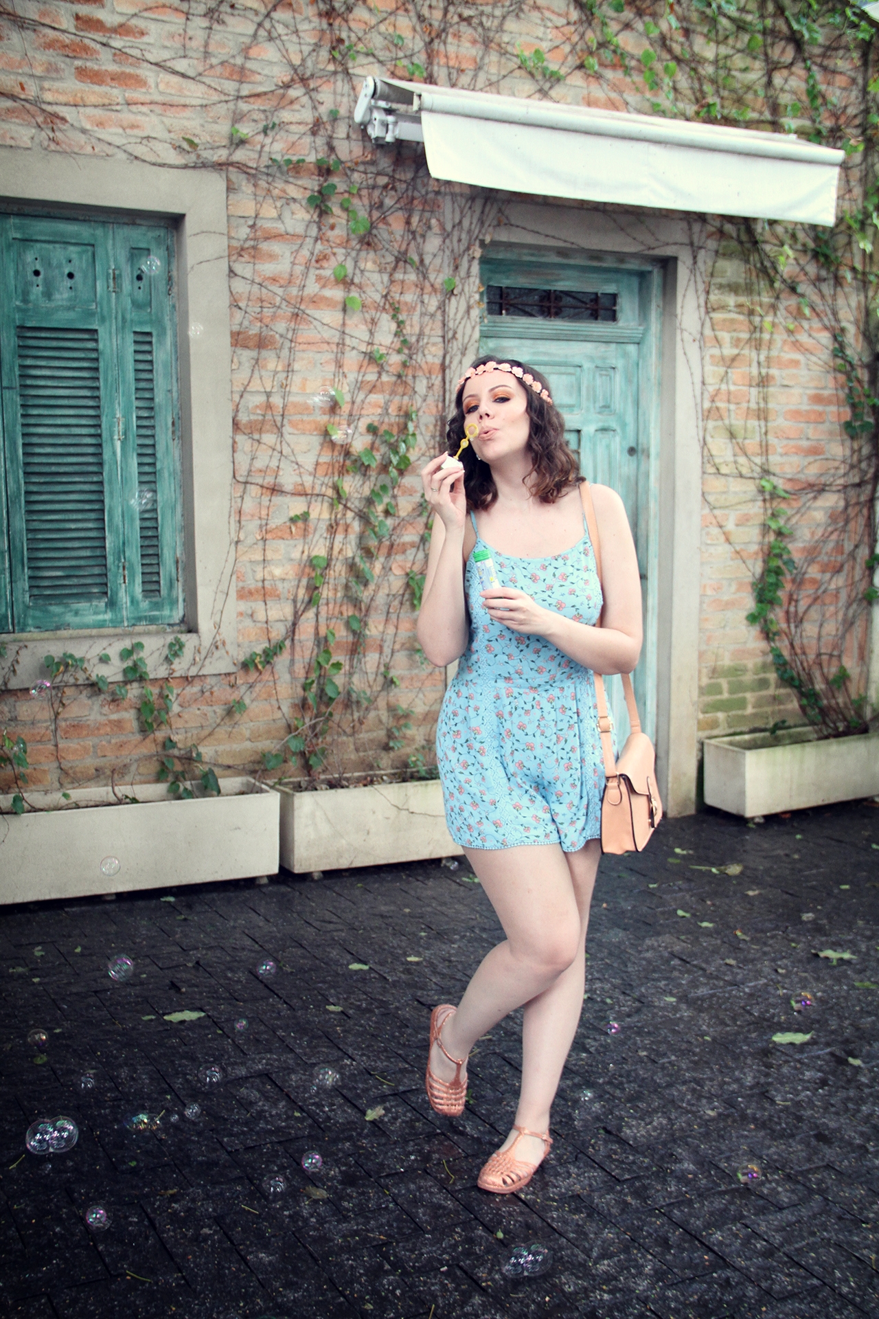 gostei-e-agora-look-macaquinho-azul-claro-floral-headband-de-flor-02
