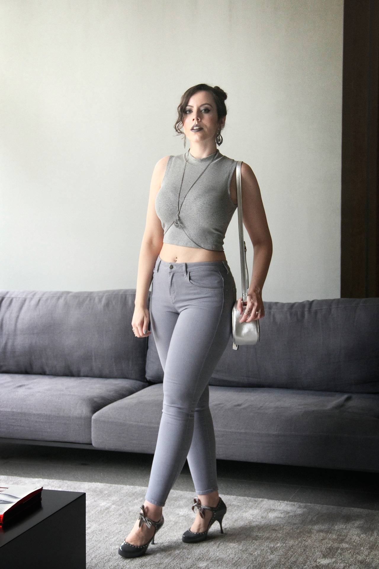 gostei-e-agora-look-total-cinza-groufit-all-gray-bodychain-01-melissa-disco-doc-dog-01