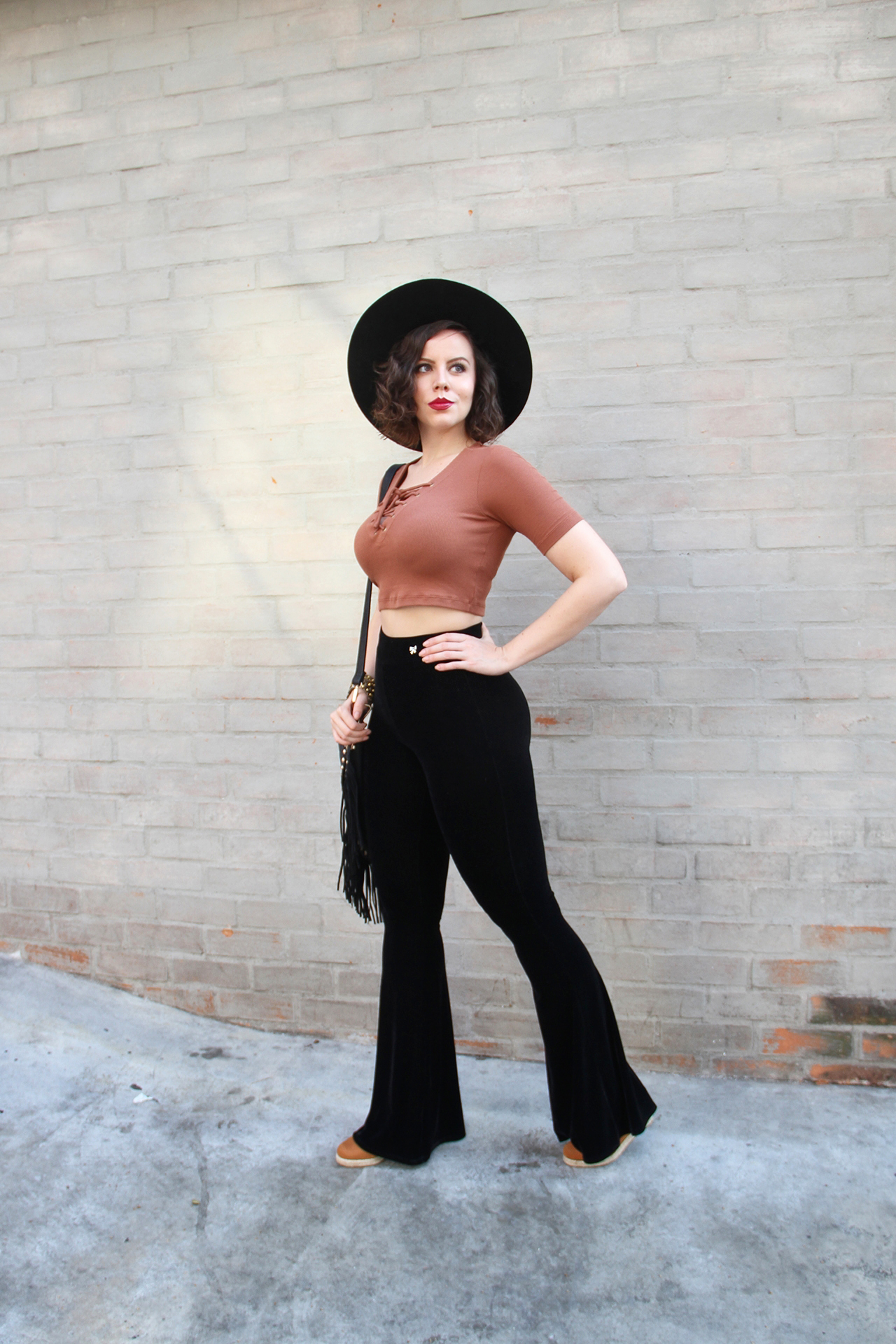 gostei-e-agora-calca-flare-veludo-lace-up-shirt-cropped-potter-clay-ceramica-05