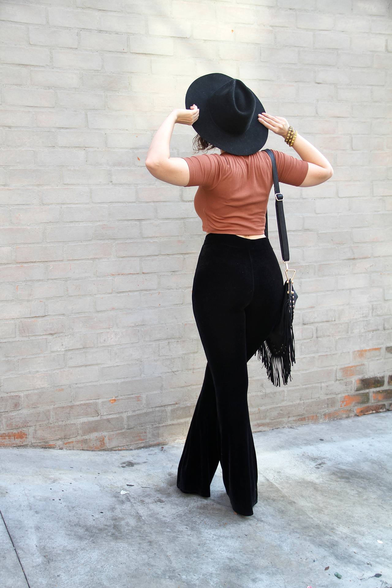 gostei-e-agora-calca-flare-veludo-lace-up-shirt-cropped-potter-clay-ceramica-08