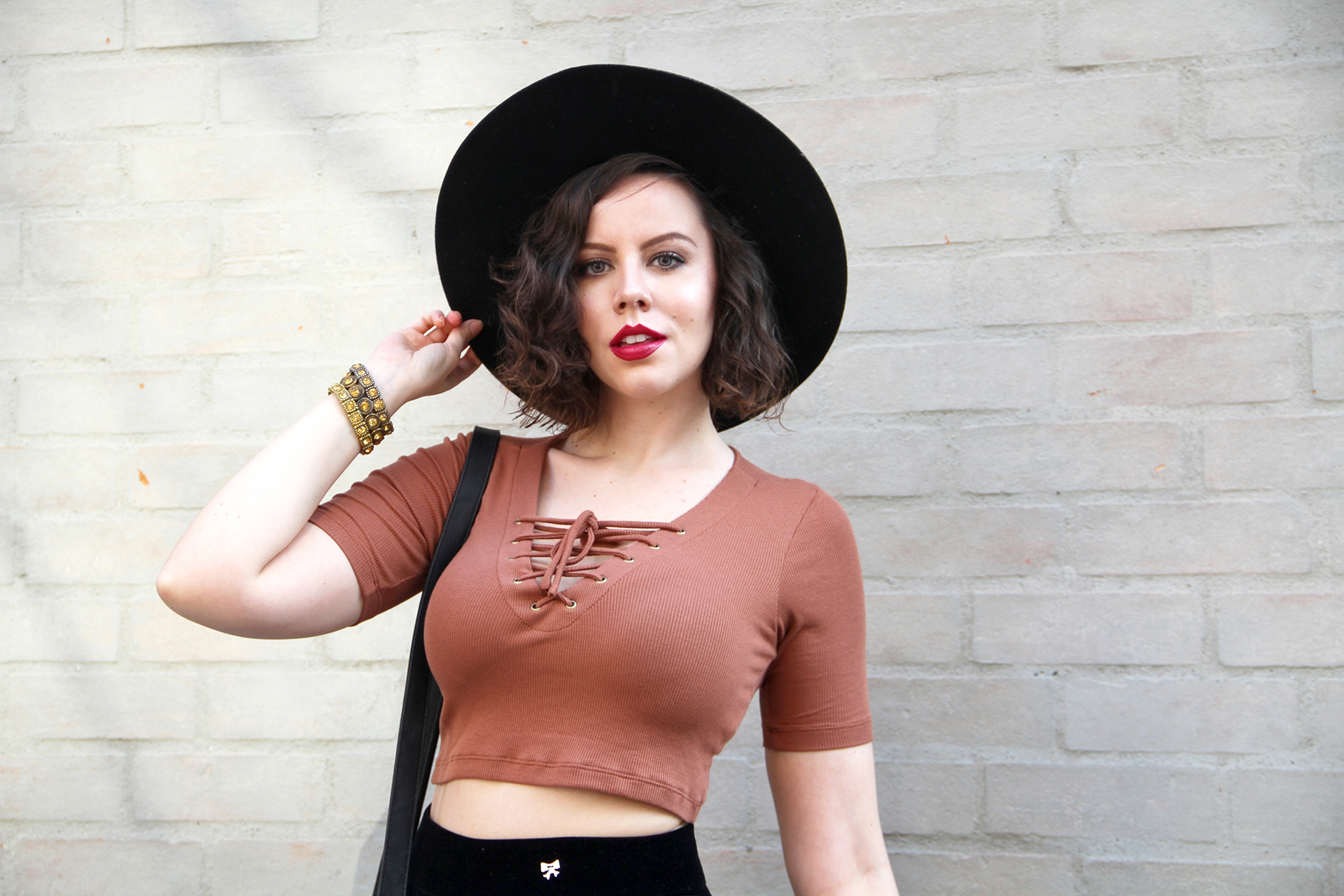 gostei-e-agora-calca-flare-veludo-lace-up-shirt-cropped-potter-clay-ceramica-10