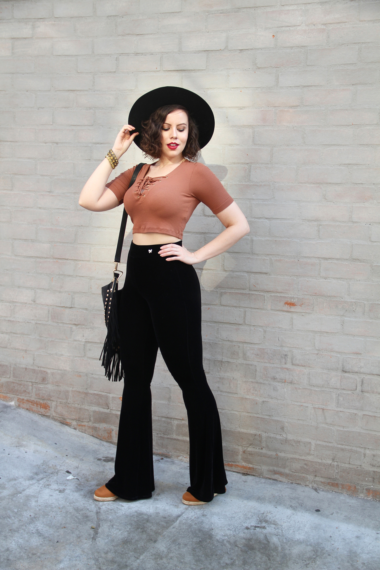 gostei-e-agora-calca-flare-veludo-lace-up-shirt-cropped-potter-clay-ceramica-11