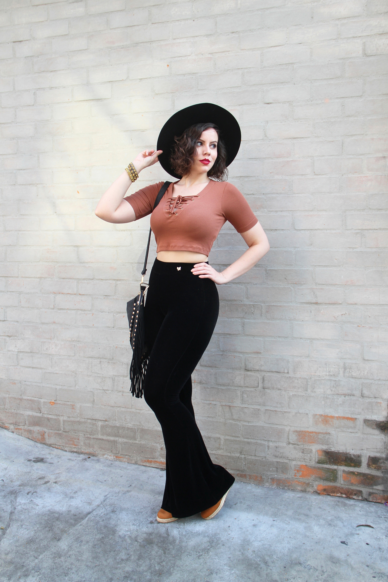 gostei-e-agora-calca-flare-veludo-lace-up-shirt-cropped-potter-clay-ceramica-13