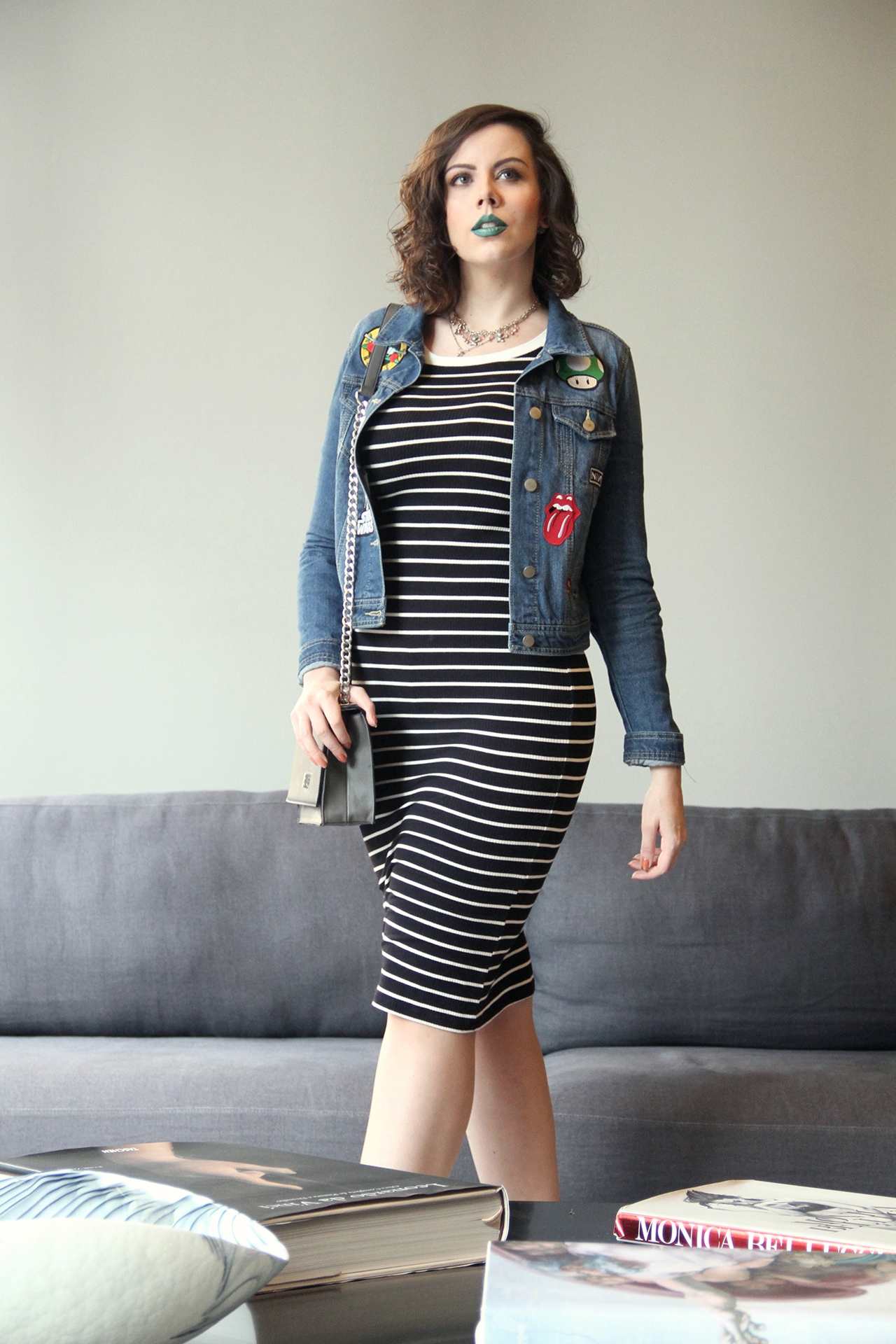 gostei-e-agora-look-jaqueta-patches-jacket-vestido-listrado-adidas-superstar-branco-04