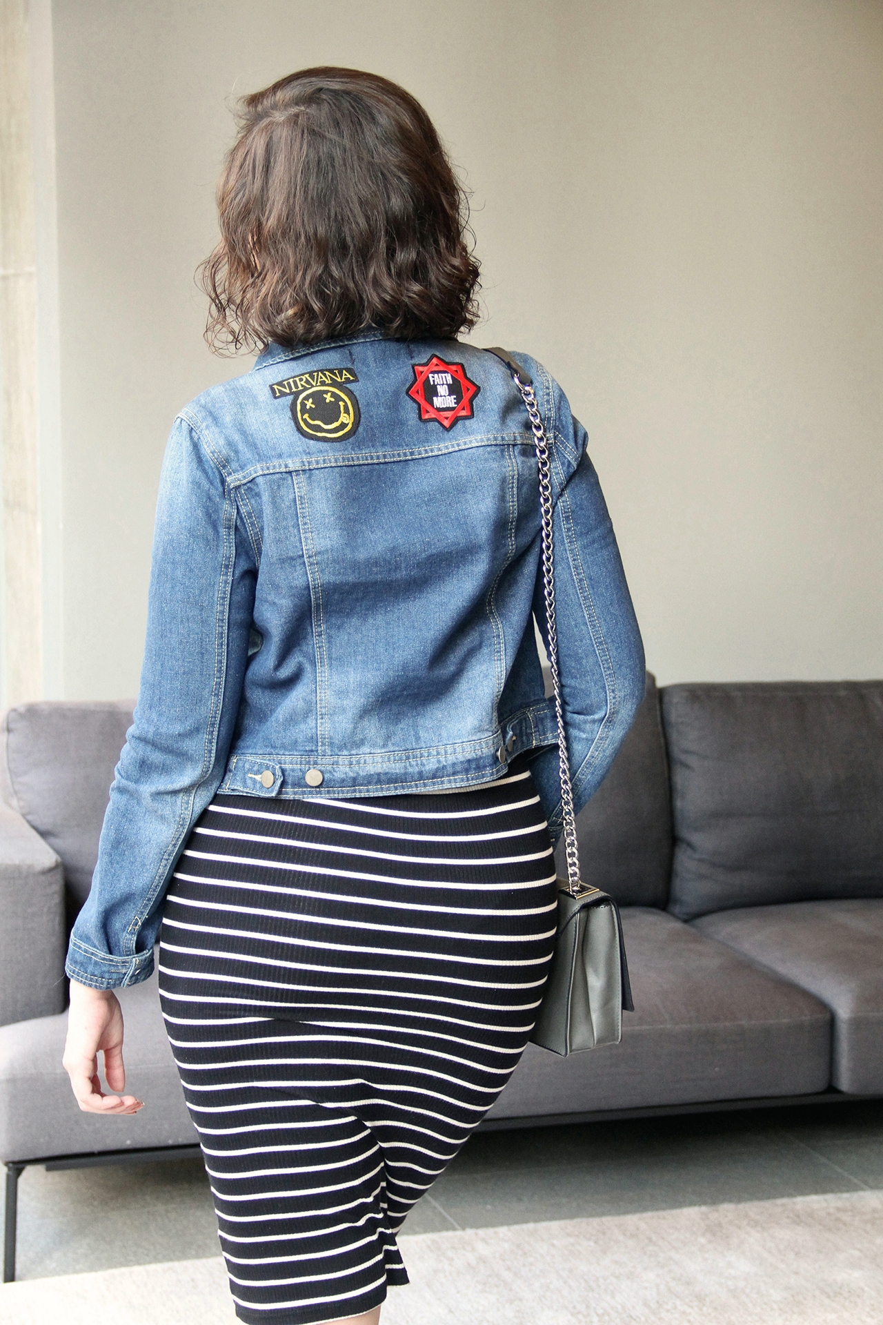 gostei-e-agora-look-jaqueta-patches-jacket-vestido-listrado-adidas-superstar-branco-07