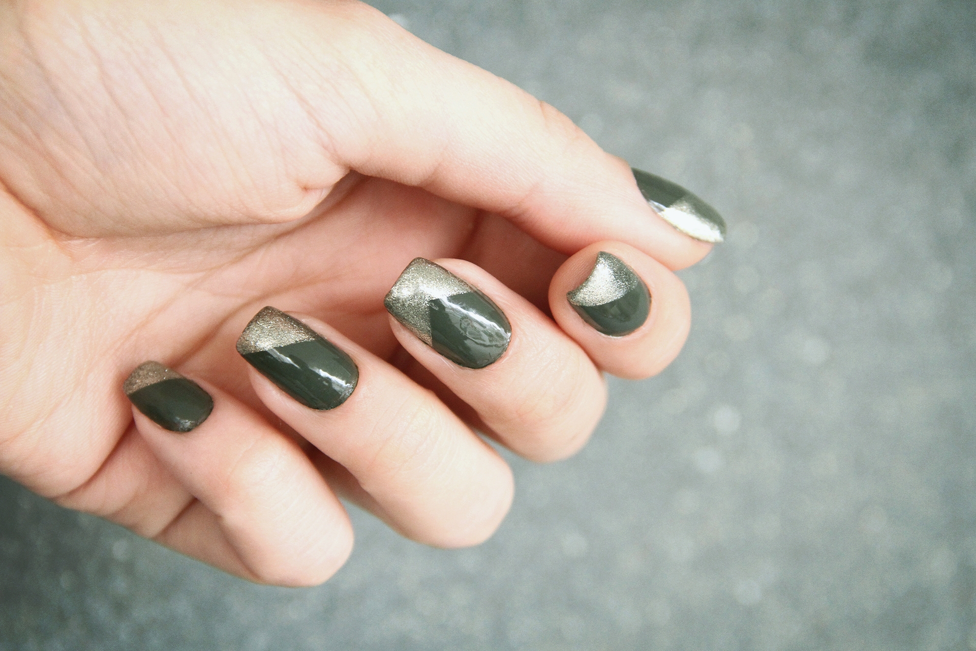 gostei-e-agora-unhas-geometricas-metalizadas-verdinho-na-mao-e-vendaval-risque-militar-02