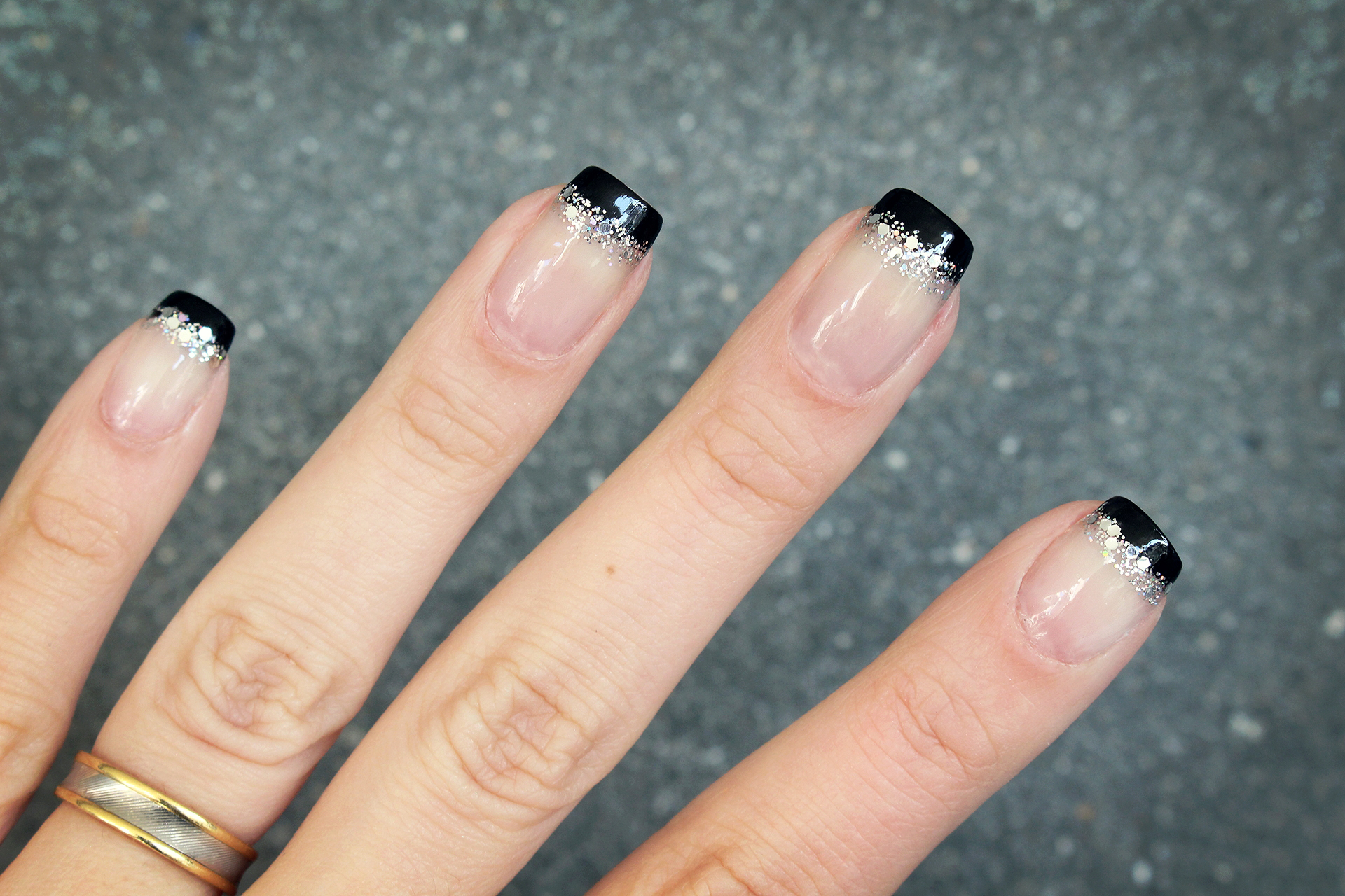 goste-e-agora-unhas-negativas-francesinha-glitter-02