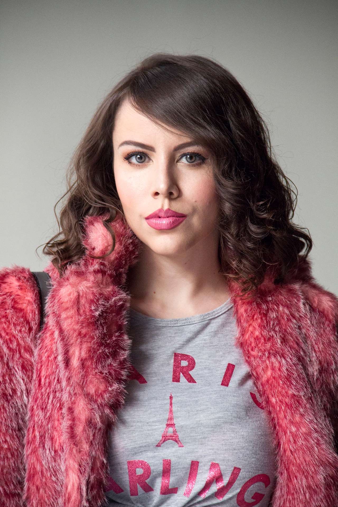 gostei-e-agora-look-casaco-pele-rosa-fur-pink-coat-melissa-kali-nozinho-camiseta-04