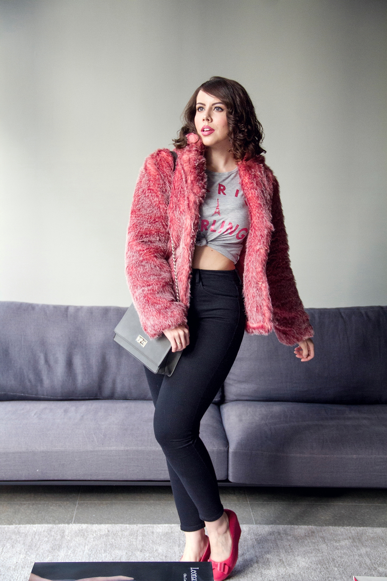 gostei-e-agora-look-casaco-pele-rosa-fur-pink-coat-melissa-kali-nozinho-camiseta-05